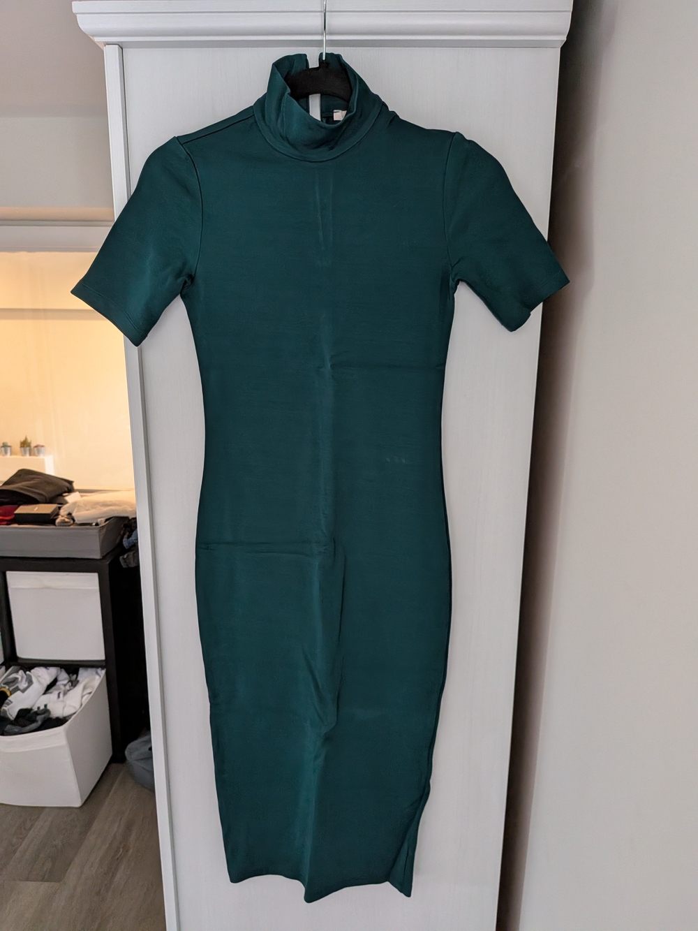 H&M Short Sleeve Mock Neck Midi Dress Green